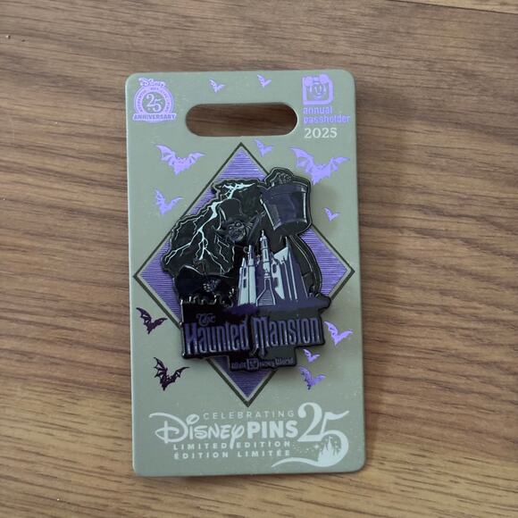 Disney Parks Pin 2025 Haunted Mansion Hatbox Ghost WDW Passholder LE 4000 - Picture 1 of 2